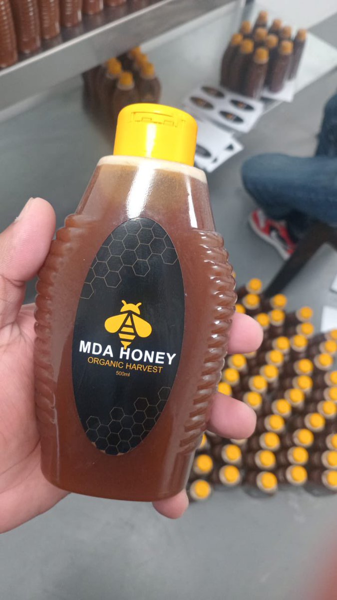 mdevelopmentage's tweet photo. 🐝🍯 On 20 Feb 2026, Mineworkers Development Agency &amp; Siyancuma Local Municipality handed over 280 beehives, PPE, equipment &amp; training certificates to emerging beekeepers in Campbell, Northern Cape.

Part of MDA’s programme that has delivered 7,000+ hives nationwide! 🌱 https://t.co/XFy5zdPWFM