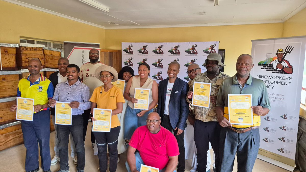 mdevelopmentage's tweet photo. 🐝🍯 On 20 Feb 2026, Mineworkers Development Agency &amp; Siyancuma Local Municipality handed over 280 beehives, PPE, equipment &amp; training certificates to emerging beekeepers in Campbell, Northern Cape.

Part of MDA’s programme that has delivered 7,000+ hives nationwide! 🌱 https://t.co/XFy5zdPWFM