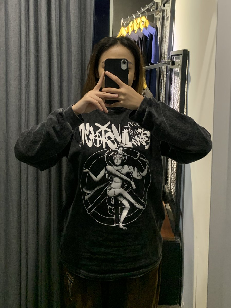 sacrver's tweet photo. guys aku mau preloved longsleeve hammerstout small 150 nego sama baggy conduroy size xl 150 nego

need cepetttt kejuaaal, mengutamakan yang mau cod di area kota bandung yahhh😭❤️ https://t.co/BMBEbKrgVq
