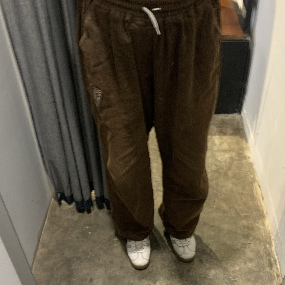 sacrver's tweet photo. guys aku mau preloved longsleeve hammerstout small 150 nego sama baggy conduroy size xl 150 nego

need cepetttt kejuaaal, mengutamakan yang mau cod di area kota bandung yahhh😭❤️ https://t.co/BMBEbKrgVq