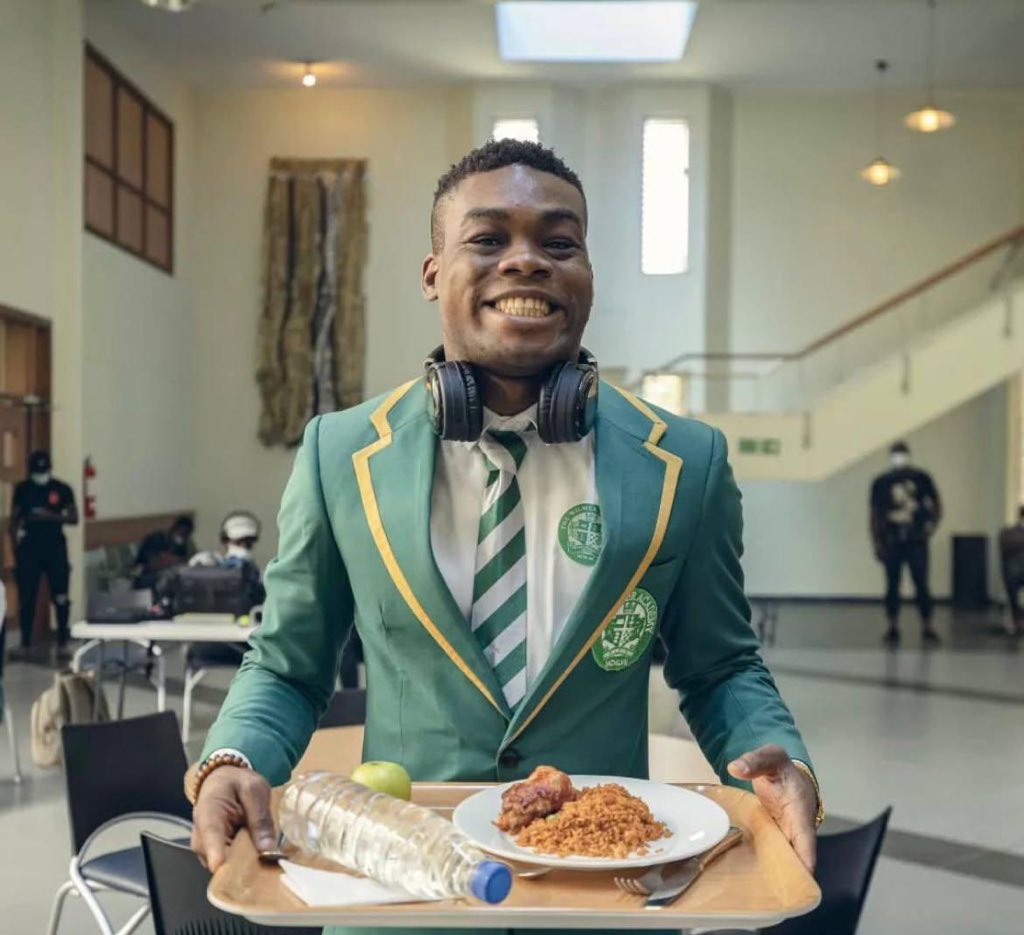 Even rich man pikin dey do talking stage.