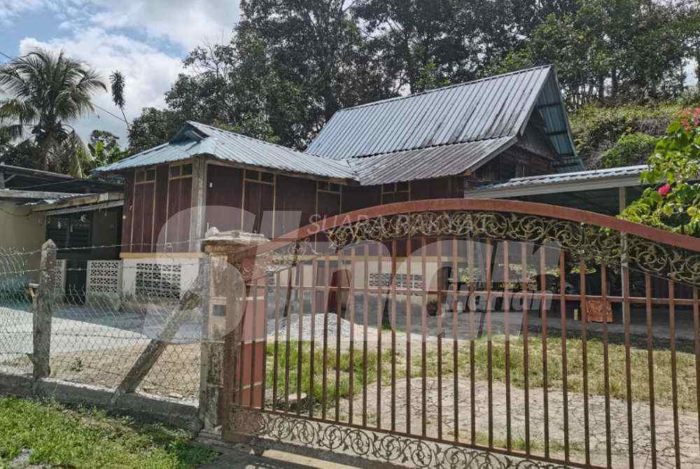 Ibu ditikam anak perempuan dengan alat pembuka tin

Polis berkata, pihaknya polis menerima maklumat kejadian daripada orang awam jam 7.08 malam.

Artikel: sinarharian.com.my/article/768880…

sinarharian.com.my/article/768880…

sinarharian.com.my/article/768876…

#SinarHarian #beritaterkini  #tikamibu