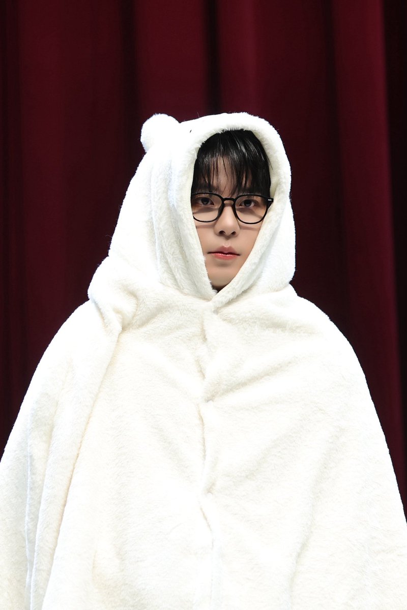 chuchu_bearjong's tweet photo. 260220 종호 🐻‍❄️💐👓

#ATEEZ #JONGHO #에이티즈 #종호 https://t.co/QTkHhl7wMj