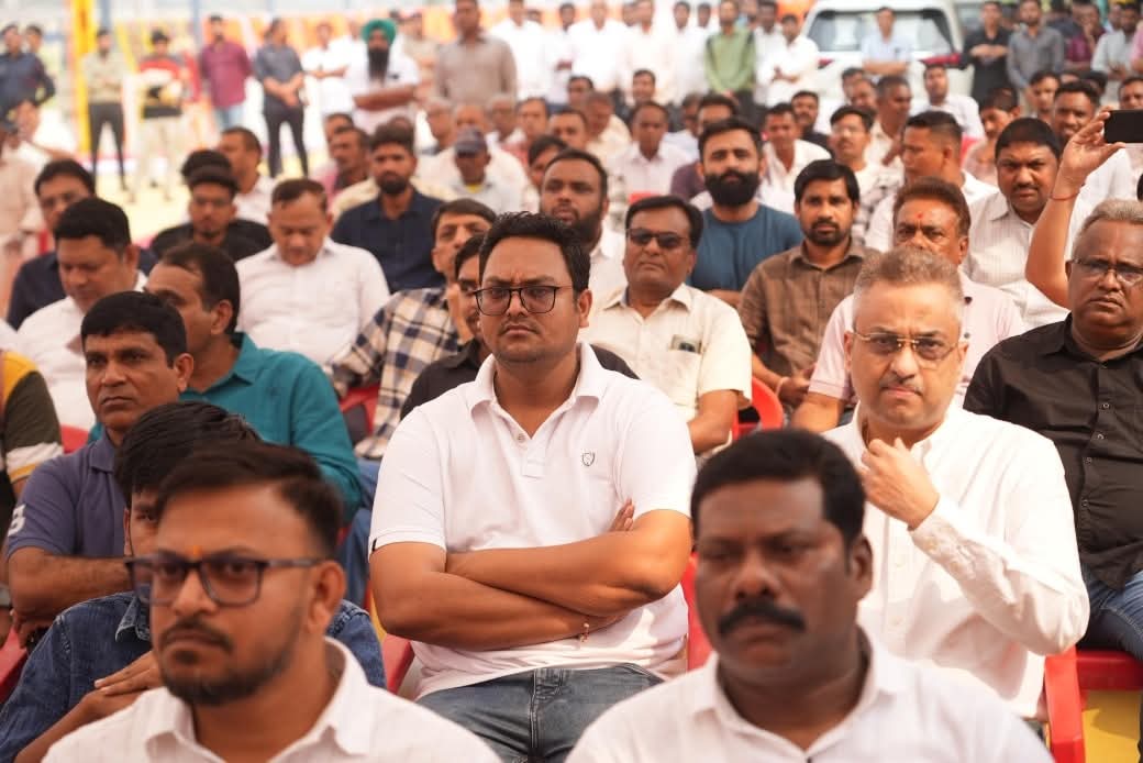 bjp4_valsad's tweet image. ગુજરાતના માનનીય નાણામંત્રી શ્રી @KanuDesai180 સાહેબ તથા વલસાડ-ડાંગના માનનીય સાંસદ @dhaval241086 સાહેબનો વાપી પૂર્વ-પશ્ચિમ સબવે અને વિકાસ કાર્યો માટે હૃદયપૂર્વક આભાર. 🙏

આ પ્રકલ્પો શહેરના સર્વાંગી વિકાસને નવી દિશા અને ગતિ આપશે. 🚧🌿
#વાપી
#Vapi