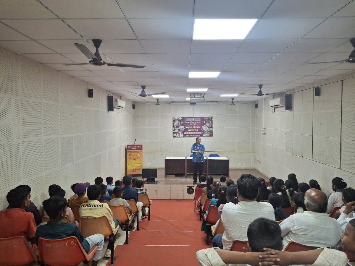 DSCDharampur's tweet photo. Sparking curiosity and strengthening conceptual understanding, a #sciencedemonstrationlecture was conducted for students of Primary School, Samarpda, Narmada at @DSCDharampur a unit of @ncsmgoi @MinOfCultureGoI 

(1/2) https://t.co/bt2lJEwcD5