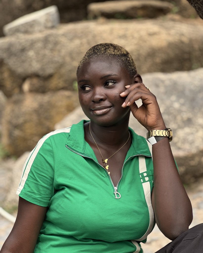 Too melanated to ever fade into the background 🖤❤️
This user is pretty, dark skinned and also loves God ❤️