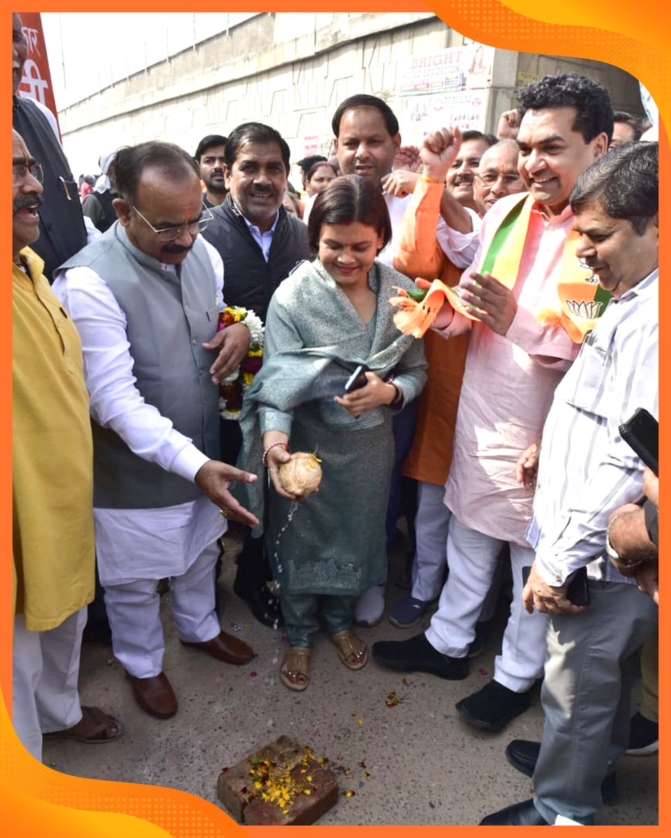 विकसित करावल नगर हमारा संकल्प है।
पिछले एक वर्ष में हमने अनेक विकास कार्यों को धरातल पर उतारा है
इसी क्रम को आगे बढ़ाते हुए आज दयालपुर गाँव में बाबा दयाला चौक से सादतपुर एक्सटेंशन की गली नंबर 06 तक तथा करावल नगर गाँव की मुख्य मार्केट से लाल बाग मंडी तक RCC सड़क निर्माण कार्य का