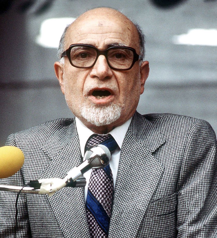 تشکر میکنم از لیلی بازرگان که باعث میشه یاد مهندس بازرگان فراموش نشه تا نفرین بهش بفرستیم و برینیم به قبرش.