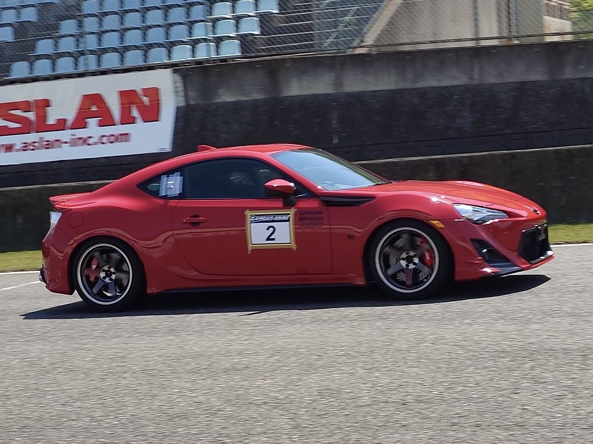 MasCommando11's tweet image. #愛車にかかった金額おいてけ

本体　160
ホイール　20？
ブレーキ　50？
車高調　0
デフ　25？
吸気排気　60？
その他　しらん忘れた