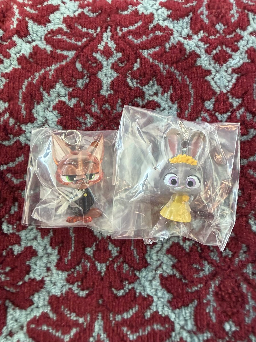 DearRyosuke's tweet photo. ズートピア2 めじるしアクセサリー ガチャガチャ

交換探しております🥲

譲: ニックB、ジュディB

求: ニックA、ジュディA

2:2で交換してくれる方探しております。
検索からでもお気軽にご連絡ください🙇🏻‍♀️ https://t.co/vXcu1kbl4d
