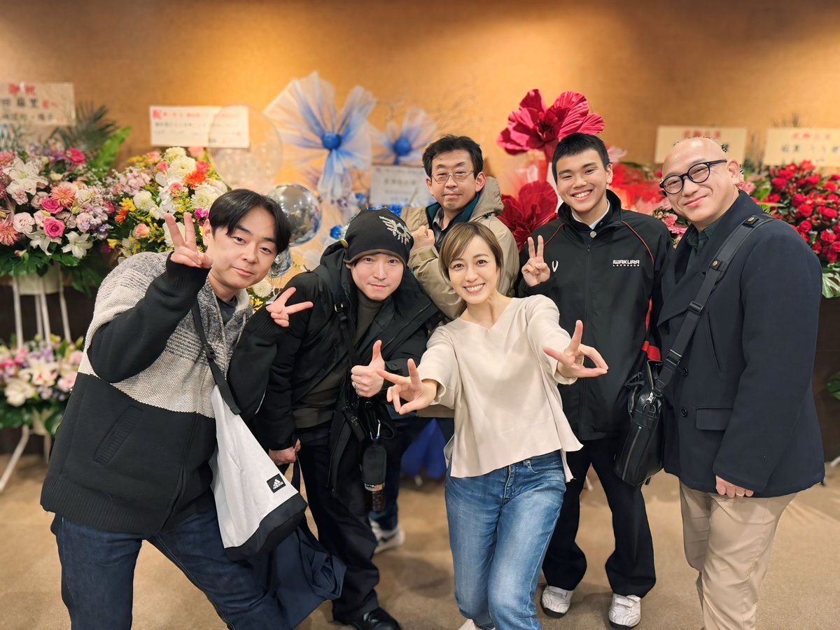 #及川奈央 さんご出演中の
#劇団狼少年 『 #晩カラ学校 』を観劇✨
舞台劇と思えない、
まるでドラマのようであり、
映画のような演出に驚きました😳✨
ストーリーもとても良く、涙腺が・・🥹
奈央さん、出演者の皆さんの演技が
凄く素敵でした🥹✨✨
劇場化したらまた見たいな🤔

終演後は