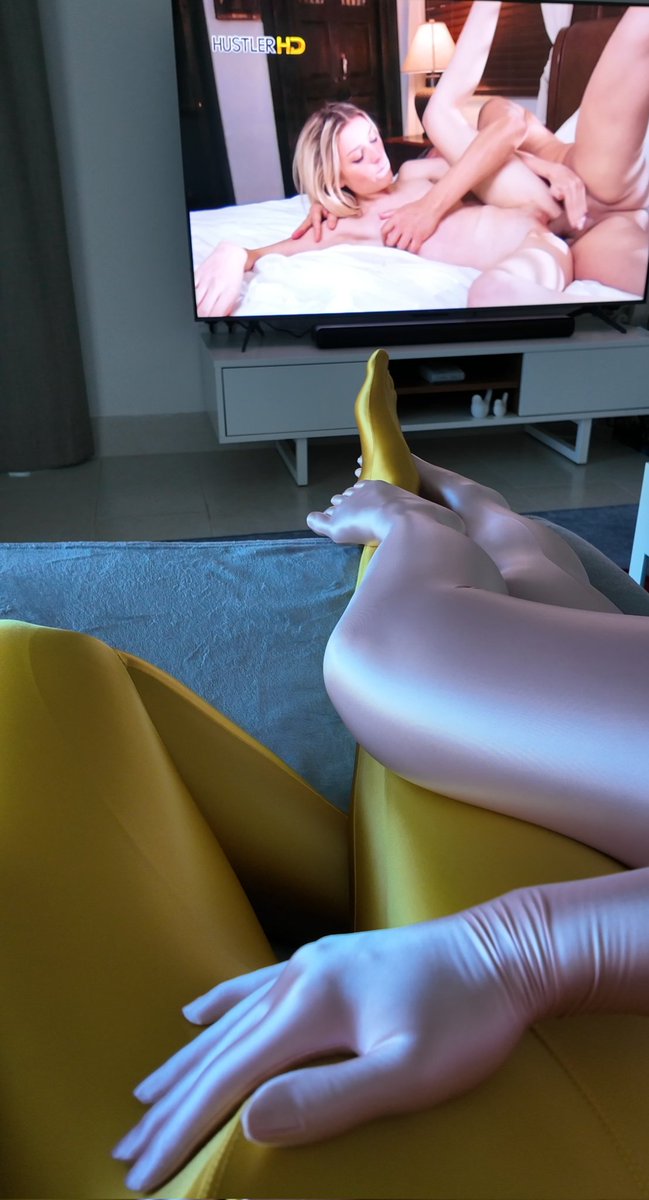 Laura Encased tweet media