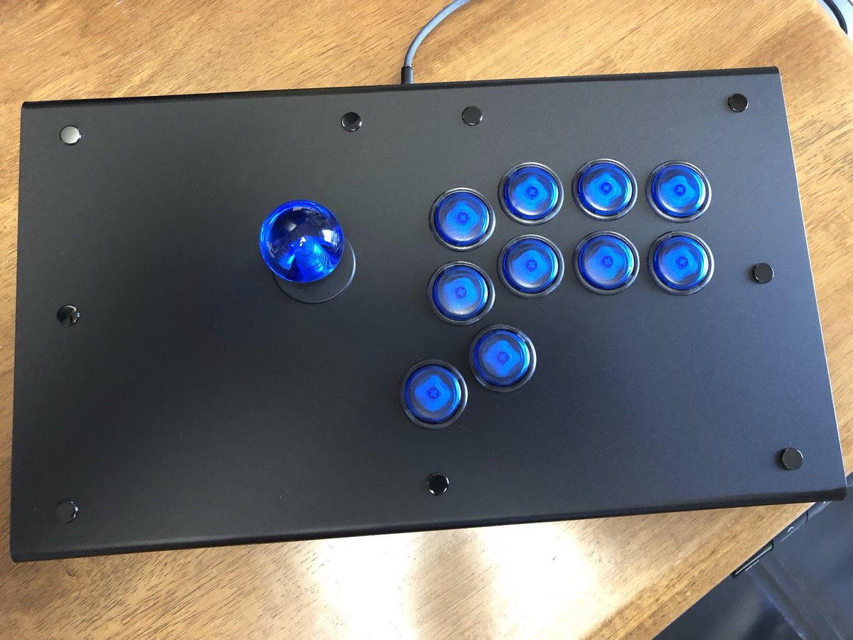 PUNK WORKSHOPのアケコン買っちゃった〜♫ ボタンはBlaze Spark 30mmに