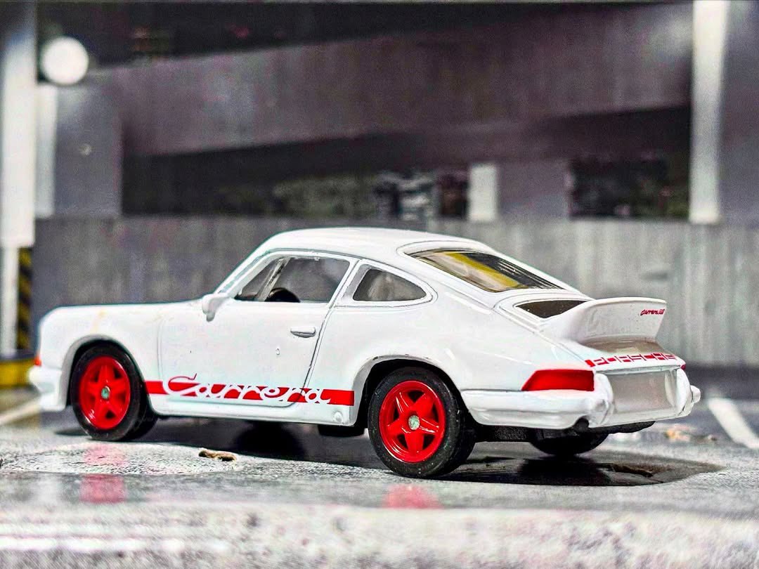 Porsche 911 Carrera RS 2.7 トイザらス限定Welly製ダイキャスト