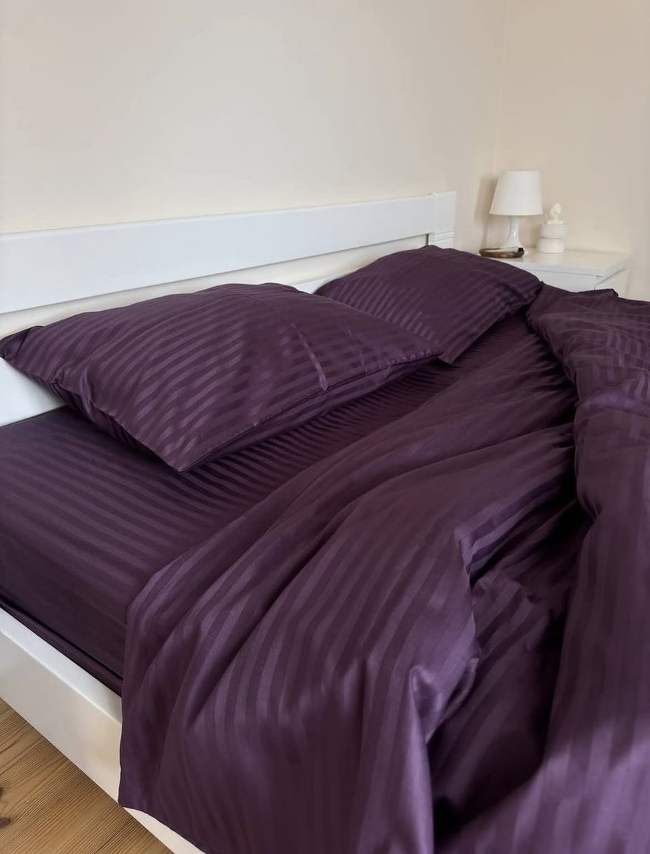 Ekaaarooo
Omo oni bedsheet yi ti de ooo
America Cotton Plain colours avaialable on all sizes. 

Please help me REPOST.