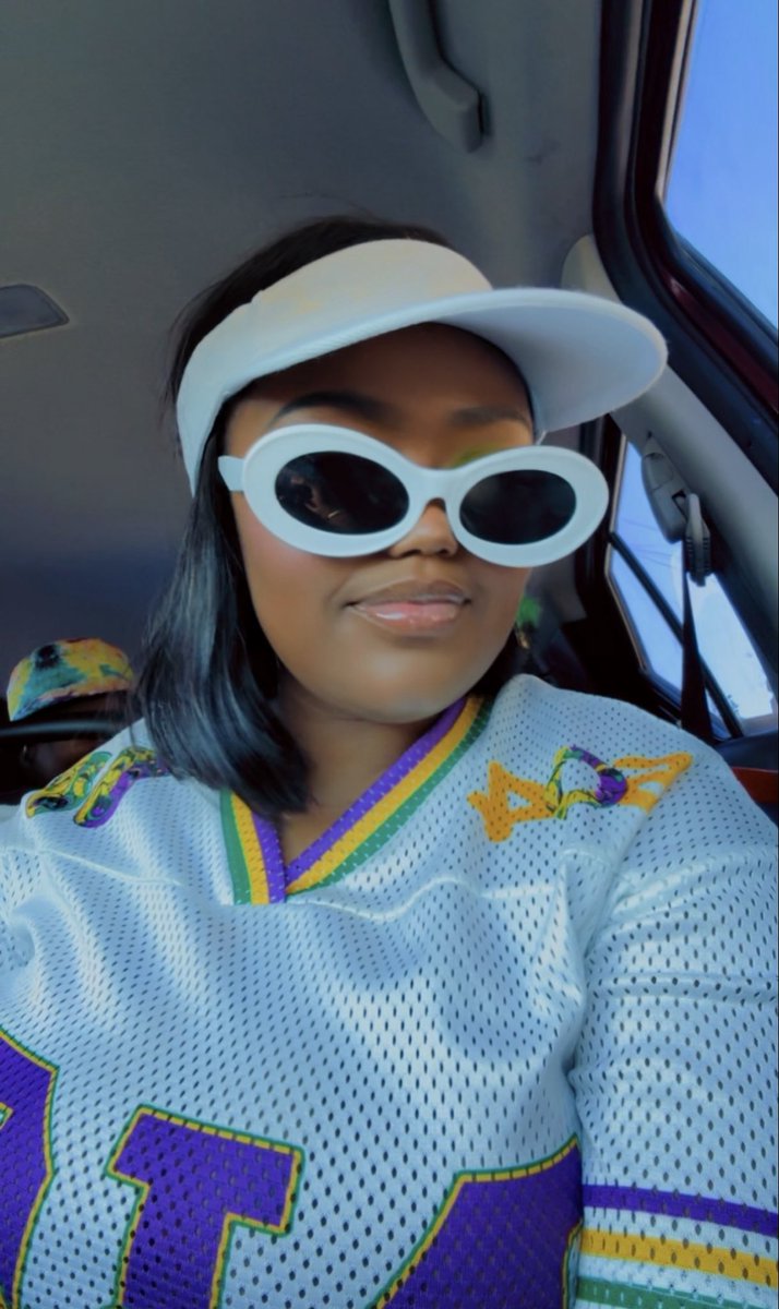 Kkendrajanay's tweet photo. #MardiGras https://t.co/s4Z98H4hdq