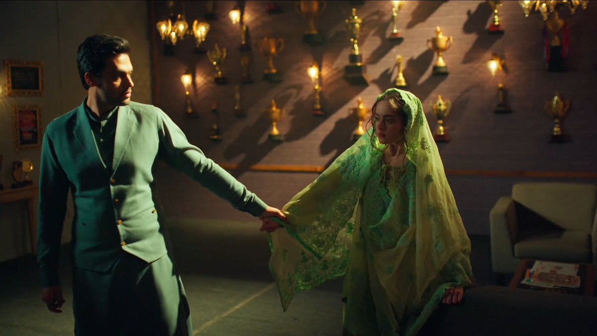 Shadi se pehele ladka-ladki ko apni expectations &amp; dreams ek dusre ko bata dena chahiye nhi to aise he dhum-ta-na-na hota h jaisa #MaHer ka ho raha h.
Mahid ko deen pe chalnewali biwi chahiye lekin Seher ko udna h

"Hum the zamin,wo Aasman...fasle to laazmi the"💔
#SeherHoneKoHai