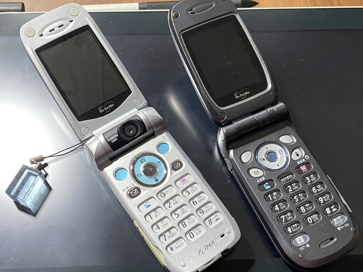 使ってたガラケーってなんか捨てられないよねぇ。