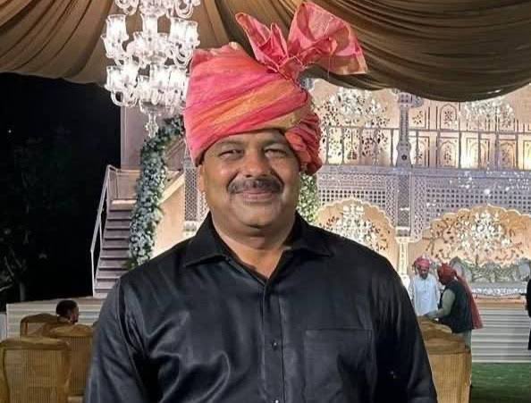 हिंदुस्तान अख़बार के वरिष्ठ पत्रकार श्री विधि सिंह जी के निधन का अत्यंत दुःखद समाचार प्राप्त हुआ। शोकाकुल परिजनों के प्रति मेरी गहन संवेदनाएँ हैं।

प्रभु श्रीराम से प्रार्थना है कि दिवंगत पुण्यआत्मा को अपने श्रीचरणों में स्थान दें एवं परिजनों को इस कठिन समय में धैर्य व संबल