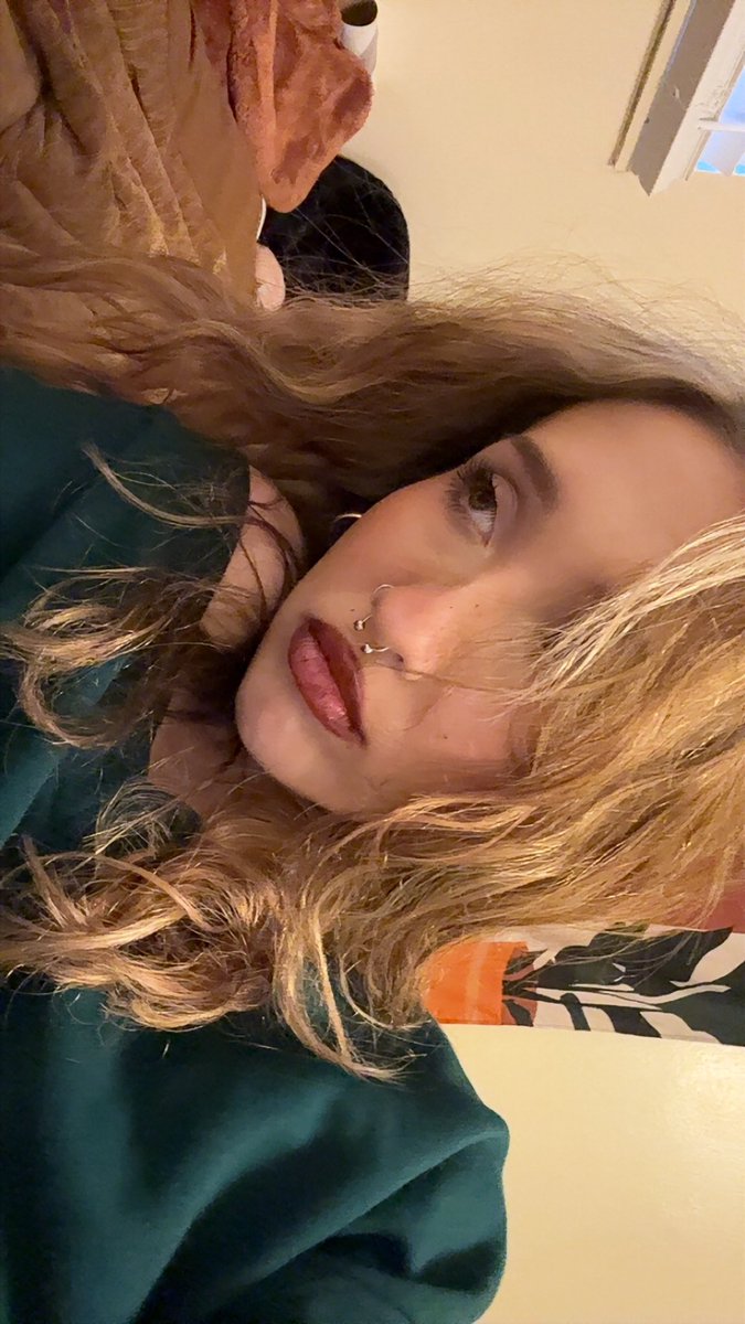 chasityluv69's tweet photo. need someone who worships the ground i walk on, and throws money on it 🤪 https://t.co/Xlfw5WqnQq