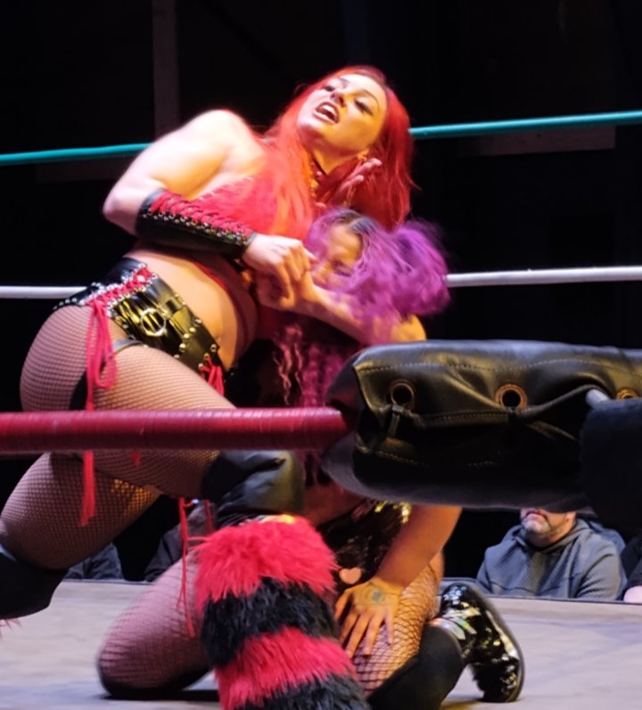 In the Semi-Main Event at #PortlandWrestling was

<a href="/HellsFavoritePK/">Priscilla Kelly</a> Priscilla Kelly 🥀 

          vs <a href="/DanikaDiehard/">Danika</a> 💜🔨

This Match was Stellar Singles Action at its Finest!!! 

Both myself and the Salem Crowd got super loud cheering on this Marvelous Match!!

📸 By Me!!!!