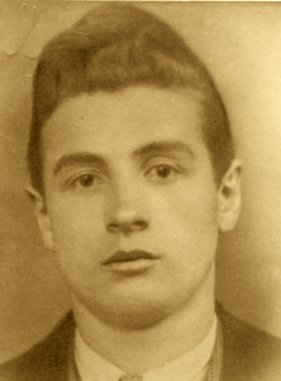 21  février 1944. Un FTP-MOI qui va mourir pense à sa fiancée : "Je t’écris une première et dernière lettre qui n’est pas très gaie [...] J’espère que le souvenir de mes camarades et le mien ne sera pas oublié car il doit être  mémorable, petite Mathilde". Roger Rouxel. 18 ans.