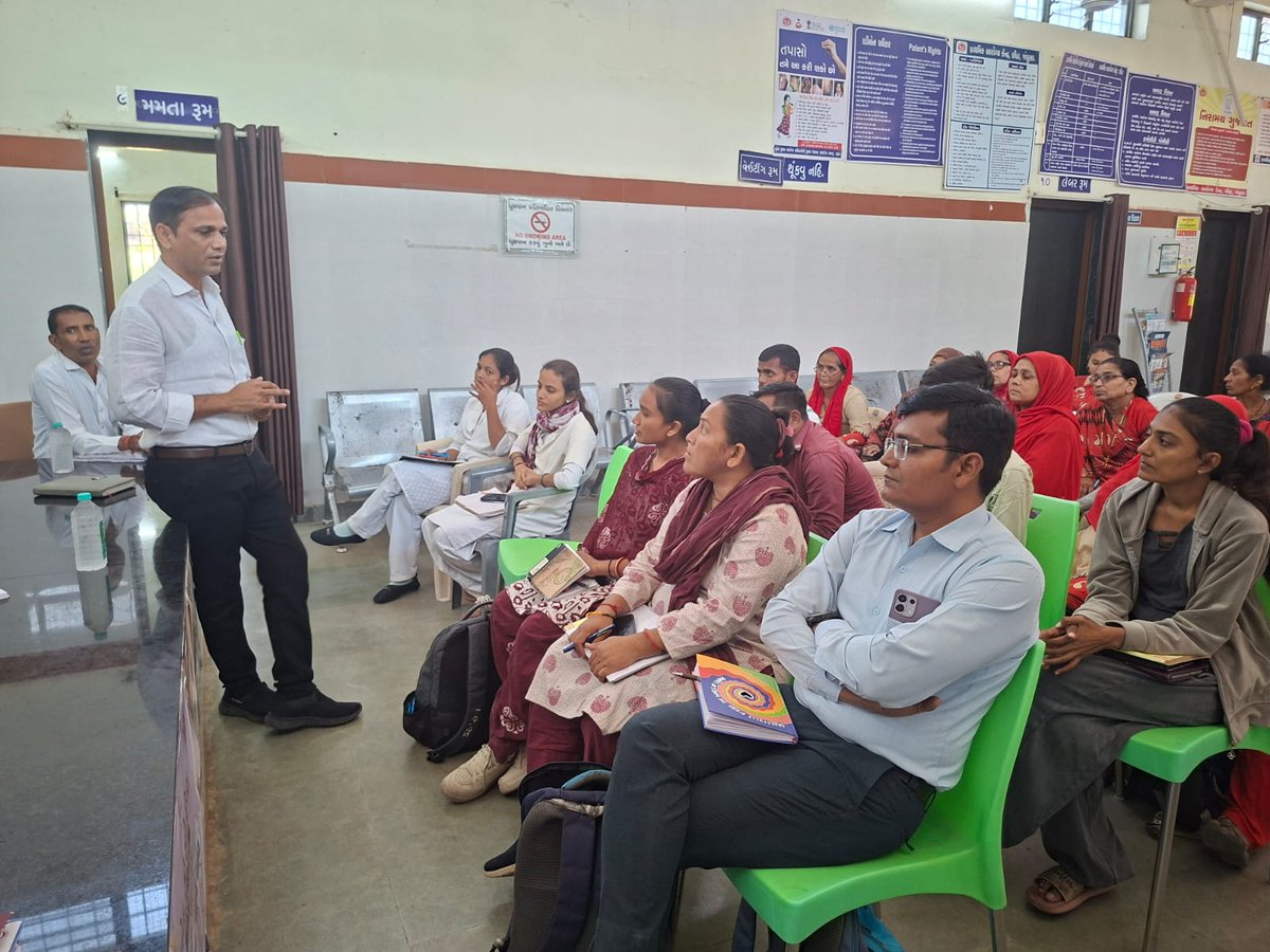Bharuch_Health's tweet photo. આજરોજ ભરૂચ જિલ્લામાં પ્રા. આ. કેન્દ્ર છીદ્રા ખાતે #SBCC મિટિંગ યોજાઈ હતી.જેમાં DIECO, Di.Pharma દ્વારા સોસીયલમીડિયા, FPLMISવિશે સમજણ આપી. #CFHC,#NFSA #PMJAY #TB , #PMMVY, #HBNC , #HBYC અને #Immunization નીચર્ચા કરવામાં આવી છે. @CollectorBharch @DDOBHARUCH1
@prafulpbjp https://t.co/YdPnxhSiGE
