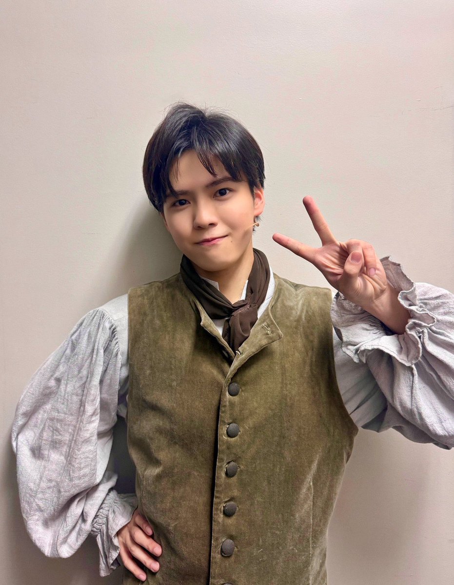 jr_official_X's tweet photo. 【 🎪Theater 】

#林翔太 さんと #北川拓実 が主演(Wキャスト)をつとめる
ミュージカル『 #ラパチーニの園 』🥀🍃☁️

本日、北川が初日を迎えました👦🏻✌🏻

明日も新国立劇場 小劇場にて、
ご来場をお待ちしております🏛️💨 https://t.co/LiucuyLH4J