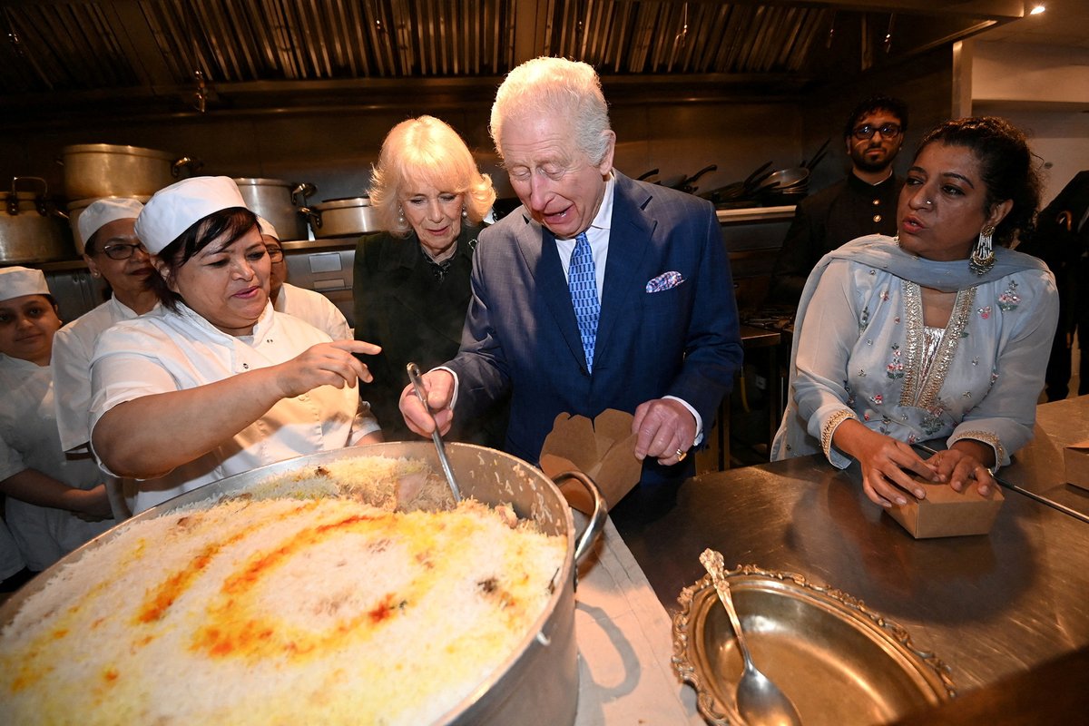 King Charles III prepares donation boxes at Darjeeling Express ahead of Ramadan.

via Reuters

#KingCharles #DarjeelingExpress #Ramadan #London #RoyalCharity #picturestory