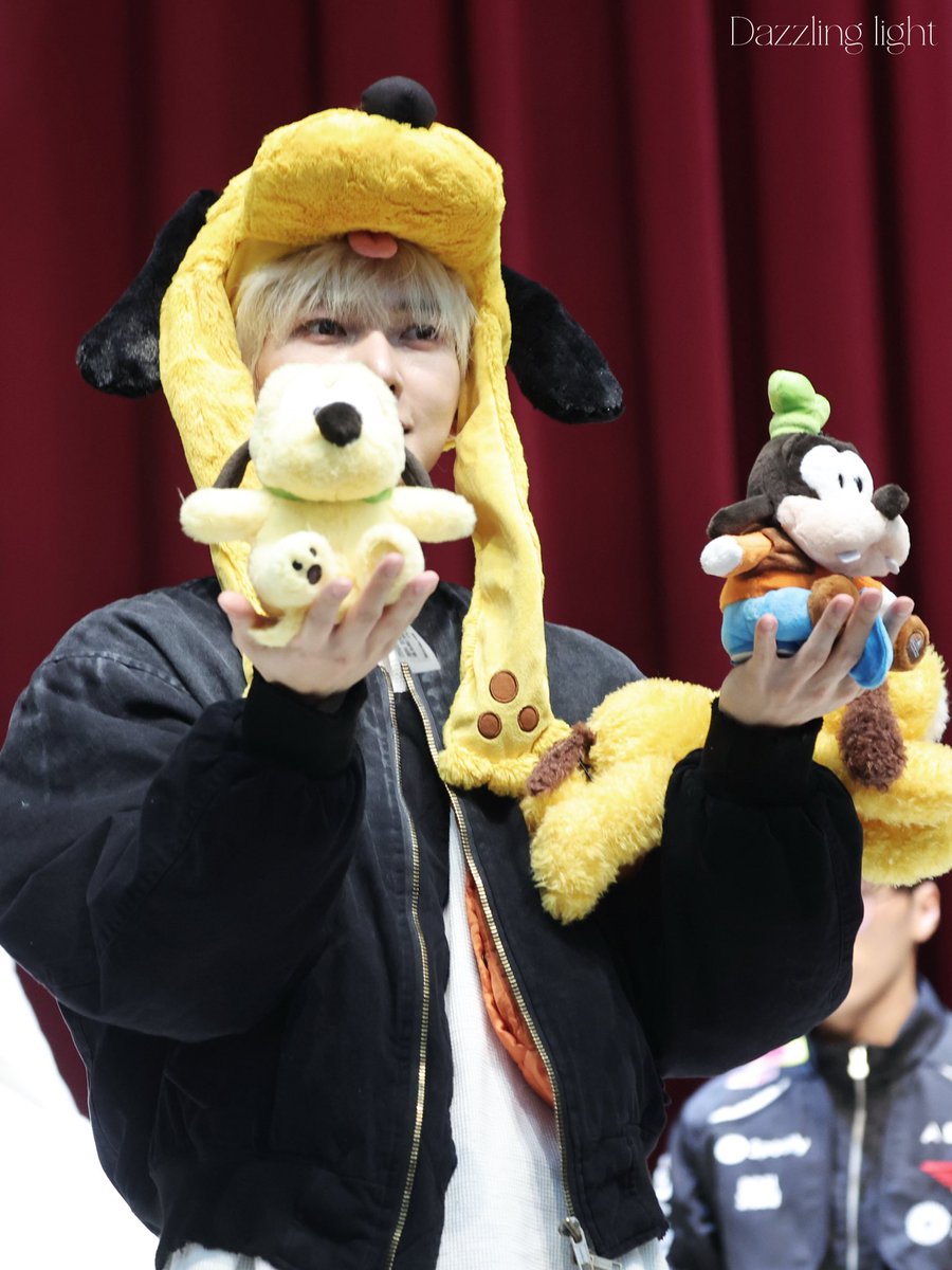 DZLGT___'s tweet photo. 260220 dmm  fan sign 
#ateez #에이티즈 #yeosang #여상 https://t.co/c5BBn5KfRc
