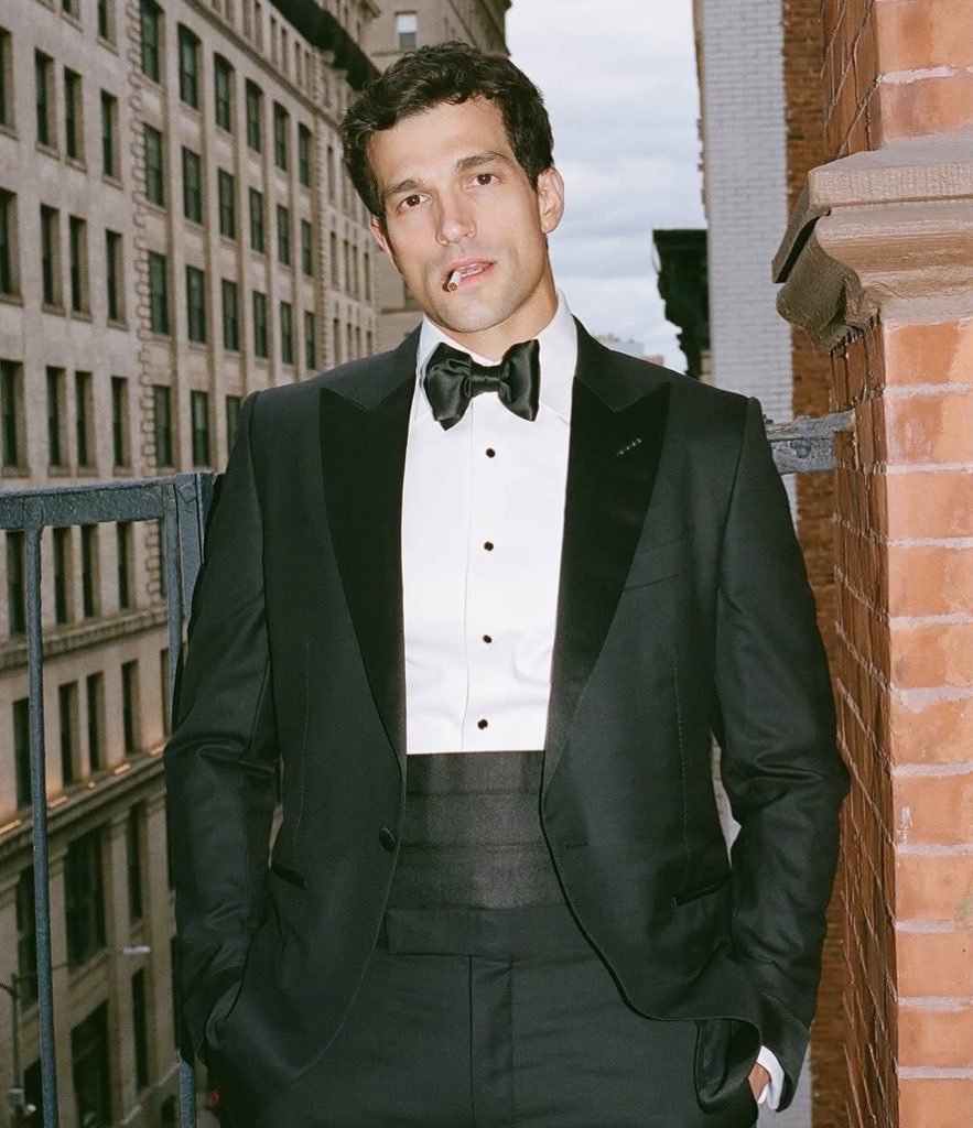 DCUHypeGuy's tweet photo. The reason I am for the Paul Kelly casting is because, JFK Jr is literally the perfect archetype for Bruce Wayne 

- Son of American “royalty,” embodying wealth, privilege, and glamour, just like Bruce Wayne

- Orphaned at a young age, carrying the tragic legacy of a father’s violent death, paralleling Batman’s origin

- Charismatic, athletic, and mysterious public figure whose allure invited speculation about a hidden depth

So any actor that could fit JFK Jr, can perfectly fit Bruce Wayne