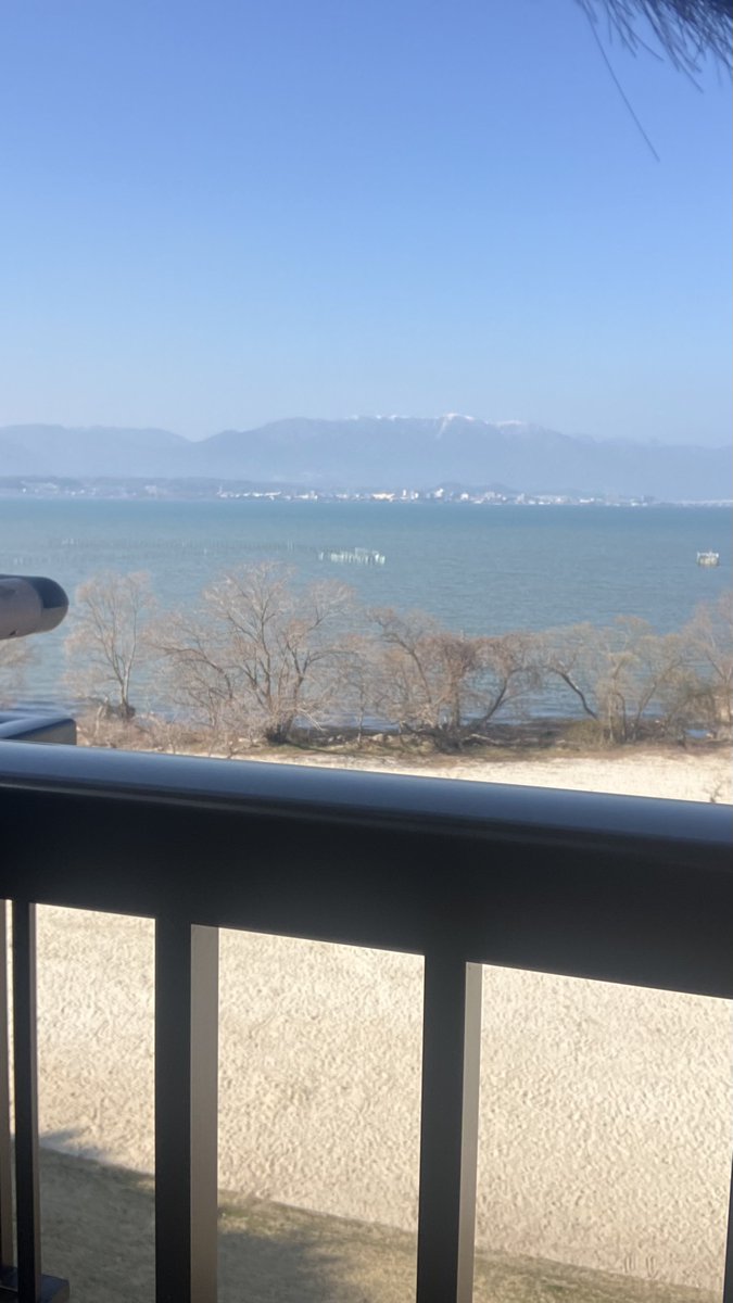 久しぶりの琵琶湖へ✨
黄砂がなければもっと良かった😓
3枚目なんかムカつく🤣