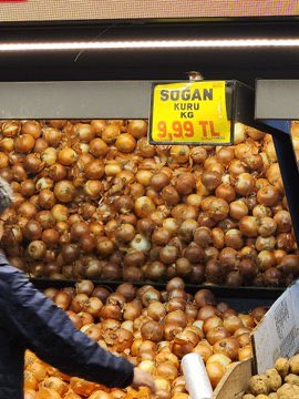 Gazeteci Hacı Yakışıklı:

“2019 seçiminde "Soğan Kuru dolar kurunu geçti" diye dalga geçenler vardı.
Propagandacılar şimdi sus pus!
O gün "ekonomi kötü" diyenler buyrun! Türkiye algıcılarla da mücadele ediyor.
Birileri hoplasa da Türkiye ekonomi ivmesi yukarı yönlü.
Türkiye her