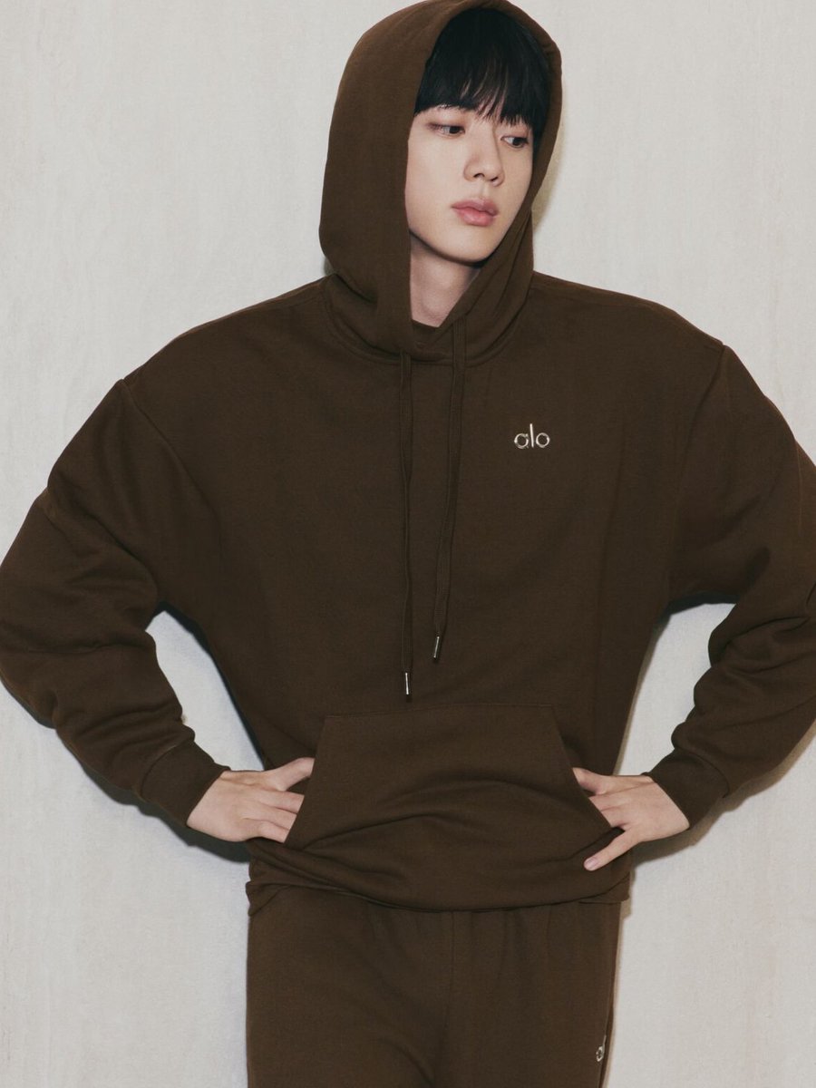 SEOKJINFR's tweet photo. Alo’s Senior Creative Director, Bobby Whigham, posted Jin from the Fall 2025 campaign on his Instagram!

JIN ALO GLOBAL AMBASSADOR 
#aloxJin #alo @aloyoga https://t.co/RZ9OPInIFc