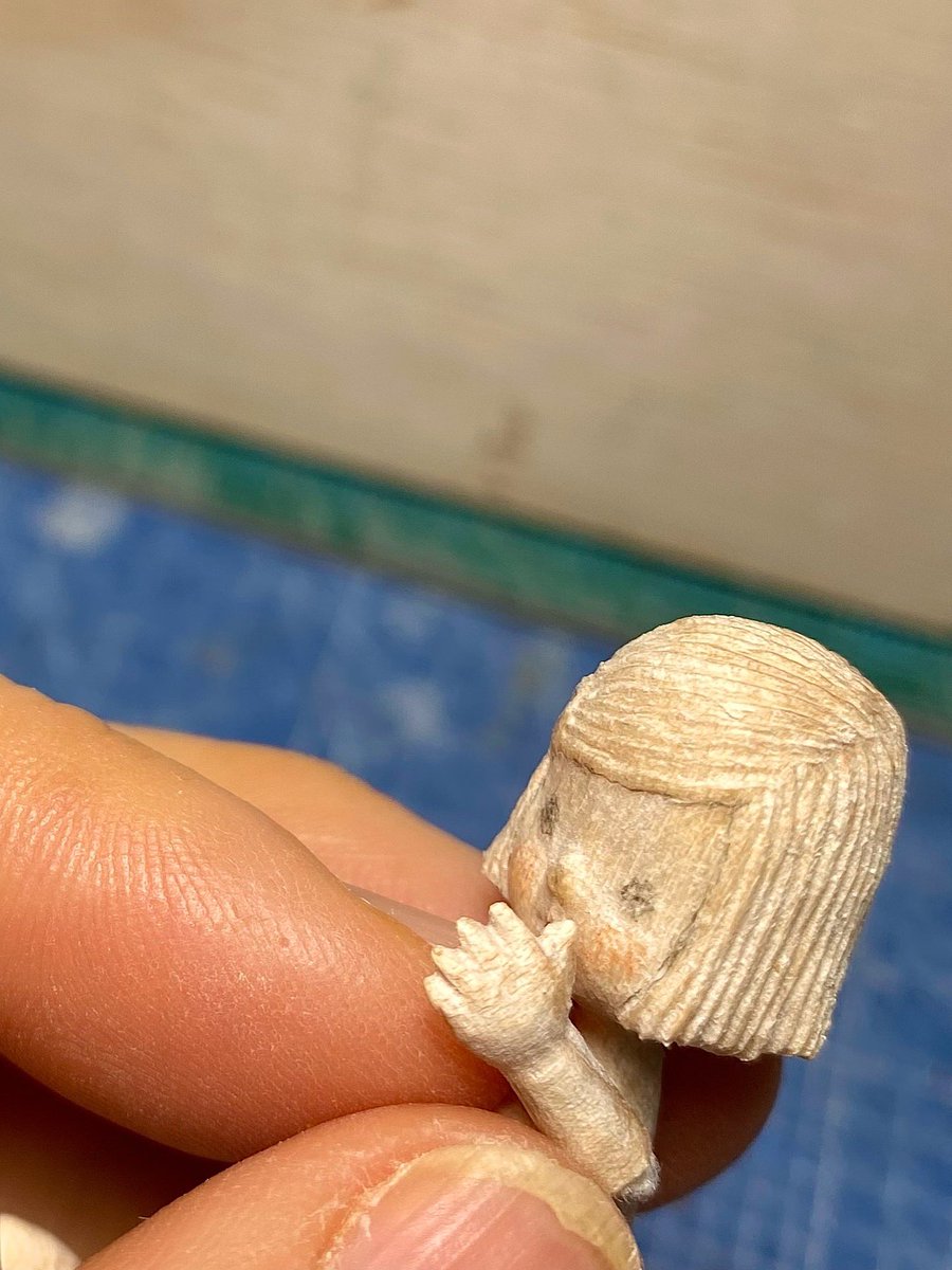 KiokuDrop's tweet photo. ひさびさにチビちゃんを制作中。

ちいさな おてても
足も、装着完了〜

さてと、、
この子には
ふんわりパンツを履かせたいのだ！ https://t.co/N2DKMOovmw