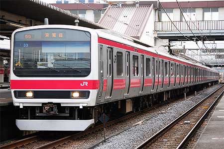 higetch_yt's tweet photo. 最寄り駅の改札横で「209系撮影会受付」と銘打って駅員さんが受付してた。
京浜東北線から転入して来て房総ローカル走ってるのや、ピンク帯とかオレンジ白茶帯巻いてるのとか、もうお役御免が近いんだろなぁ。
踊るポンポコリンみたいな名前の特別な奴は流石にまだだよな😅(BBクィーンズ)
#bbbase https://t.co/YRURO5fTI0