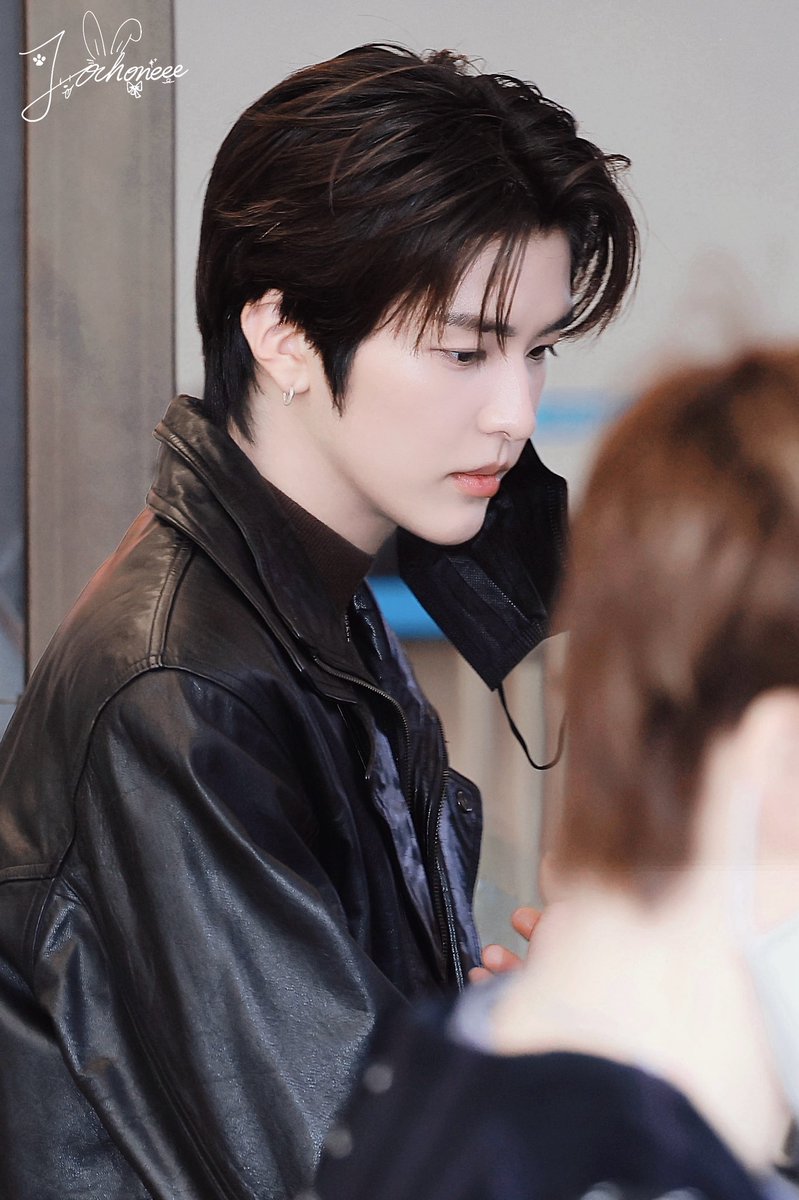 J.ochoneee tweet media