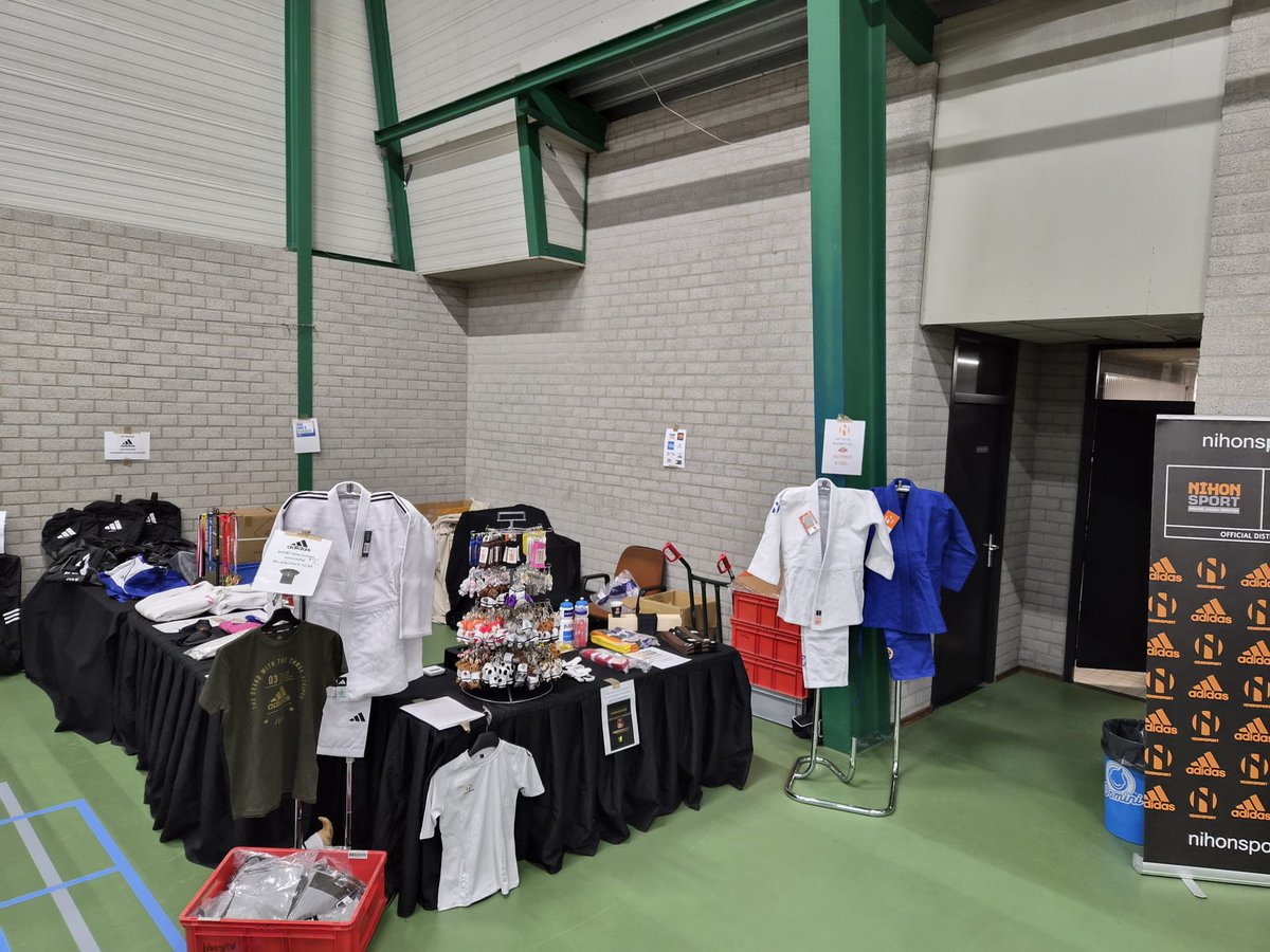 Wij zijn er weer! Deze keer het 26e Noord-Oost toernooi in Slagharen. Floris staat klaar voor een goed advies en een nog beter product!

#NihonSport #KiesKwaliteit #PersonalPassionPerfection #Judo #JBN #JudoBondNederland #adidasjudo #FAQ