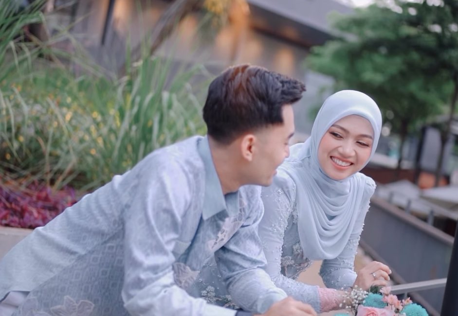 piaajy's tweet photo. Happy Engagement, Leo Indah💐💙

INDAH CANTIK BGT PAKE HIJAB💝🌹 https://t.co/fR2LMEwxiV