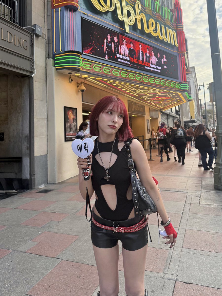 로지별 tweet media