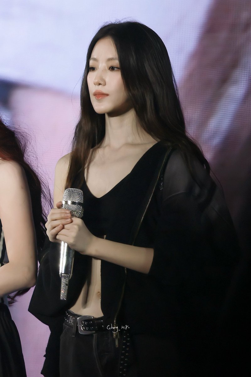 260221
🖤
#슈화 #SHUHUA #舒華
#아이들 #idle