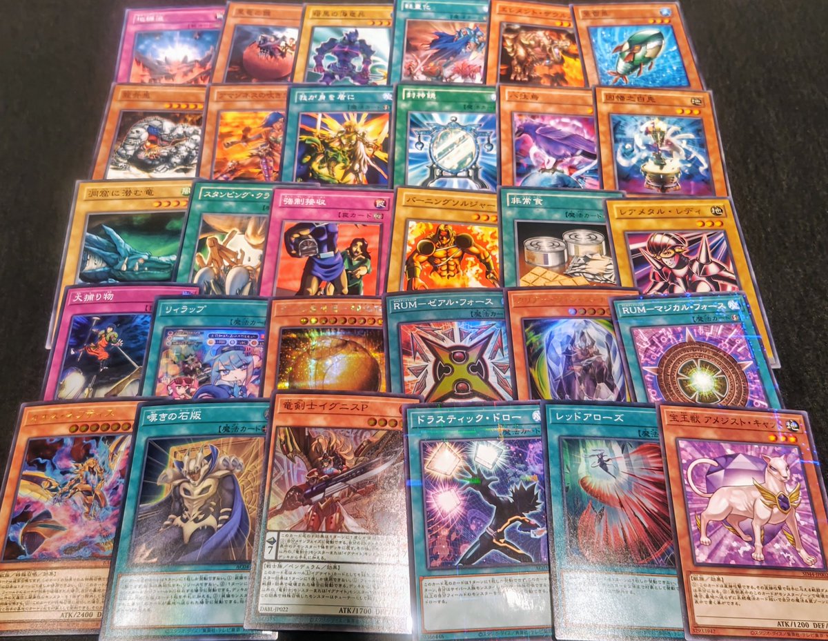 本日ストレージ第2弾💡 一枚33円で購入できます！！！ お宝が眠ってる