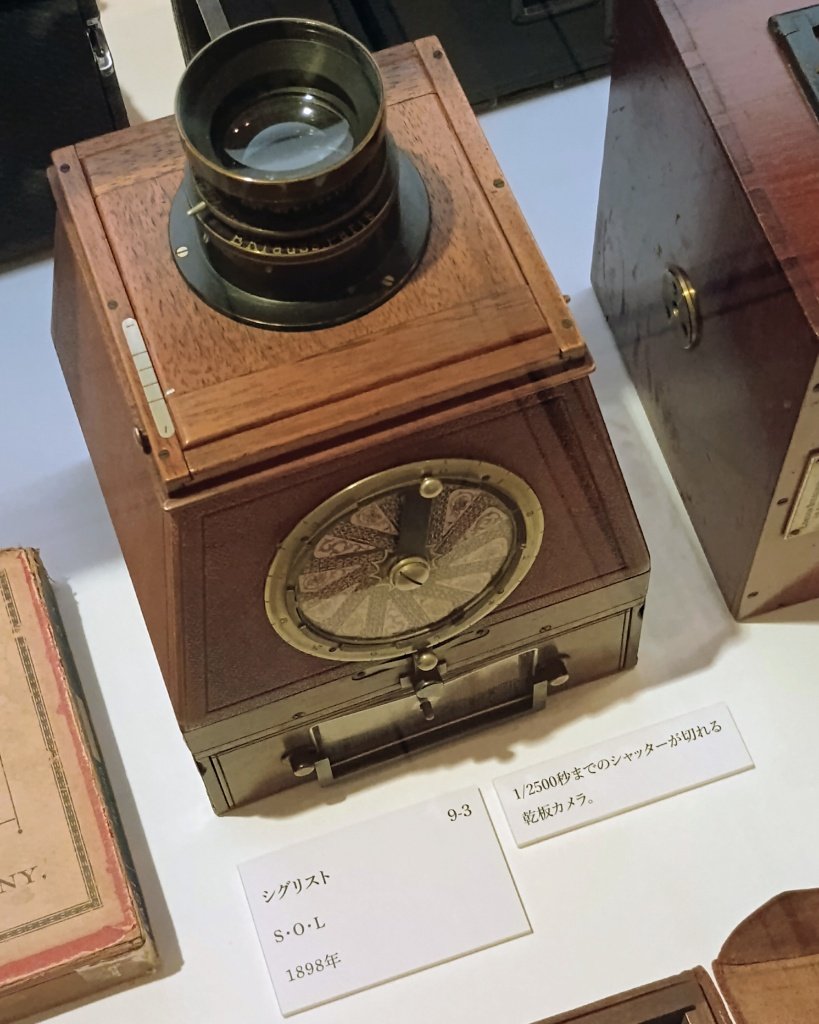 コレクション展ではこちらも印象的でした。 最高シャッター速度が1