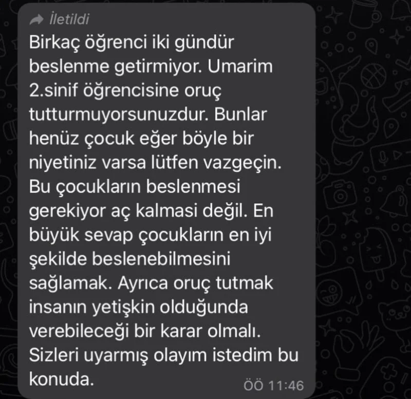 Bale için "4 yaş çok geç" derler ama!..
*
7-8 yaşındaki çocuk oruç tuttuğunda;
*
"Umarım 2'nci sınıf öğrencisine oruç tutturmuyorsunuzdur." diye tehdit ederler...
*
Her zaman derim.
*
Türkiye'de Milli Eğitim sorunu yok, Milli Öğretmen sorunu var‼️