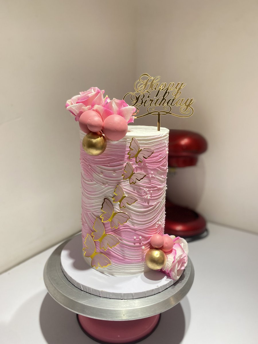 This beauty was delivered to Surulere
Price:60,000naira

Need a cake?we got you
Send us a DM now.
WhatsApp to order.
wa.me/2349034442043
Kindly repost🙏