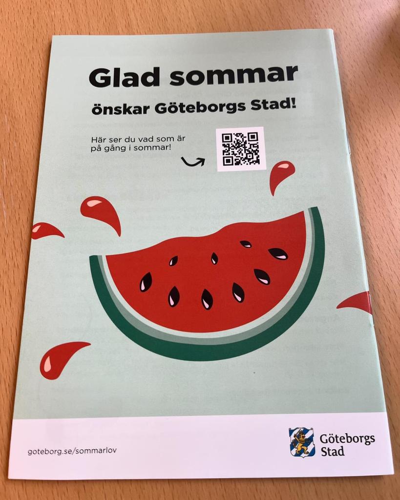 hellgrenmarie's tweet photo. Myndigheter i Göteborg är helt infiltrerad o hjärntvättade av den muslimska  antisemitiska terrororganisationen Hamas som vill radera judar från jordens yta. Önskade Glad sommar med deras symbol.
Judehatet är tillbaka med hjälp av S V o MP ...😢 https://t.co/B3Q3W6yBkD
