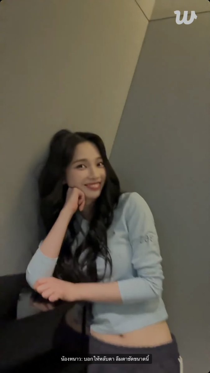 sk8erbluu's tweet image. น้องหนาวจะให้พี่น่าหลับตาเพื่อเล่นทายโน้ตเปียโน แต่บอกเป็นสิบรอบพี่ก็ไม่ยอมหลับตา น้องวีนแล้ววีนอีก ยืนมองแกล้งน้องอยู่นั่น ไม่แปลกใจทำไมโดนทุบบ่อย ๆ อะ 😹