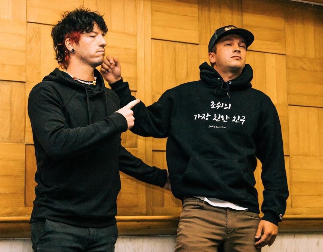 lucyyyfolina's tweet photo. it’s definitely the josh’s best fren hoodie btw https://t.co/hheblZgsDm