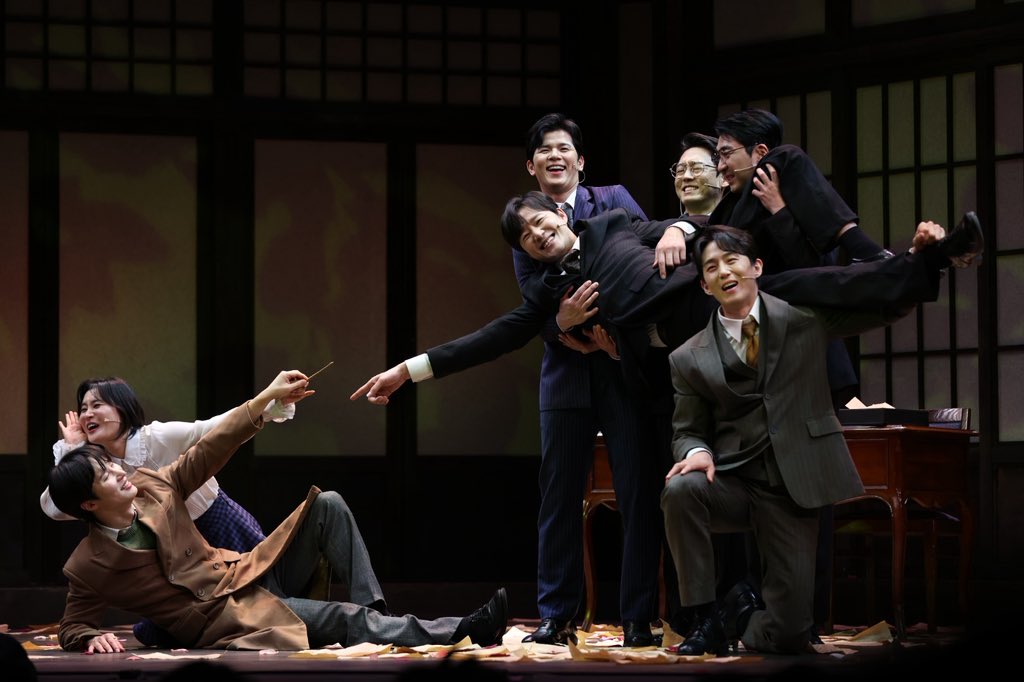 그리 되었습니다
이 문인들아