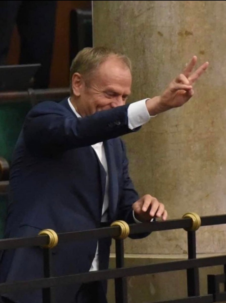 Choć jestem troszkę młodsza od autorki tego wpisu..to dokładnie tak samo pamiętam "Polskę Tuska" Wpis długi ale wart przeczytania i chwili refleksji ❤️ Marta Mor - dziękuję za ten wpis 🫶

,,Pewien młody konfederata, mniej więcej w wieku moich dzieci, zapytał mnie wczoraj czy